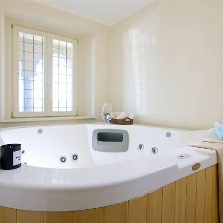 Luxurious In Piedmont With Jaccuzi